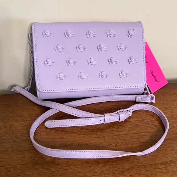 Betsey Johnson Skull Lavender XOSYBIL2‎ Crossbody Bag, Purple Chain Purse, NWT